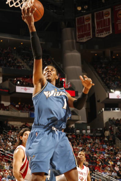 孤军奋战！皇马主帅阿隆索遭遇最严峻考验，11名球员缺阵或成致命打击（单枪匹马！皇马主帅阿隆索迎来最严酷考验，11将缺席恐成致命打击）