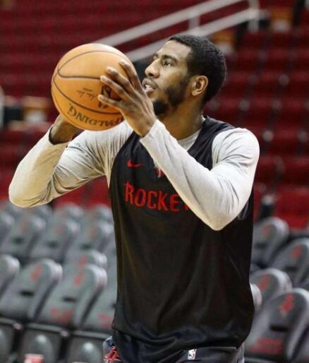 赛季首场20+！科林斯10投9中砍下21分4篮板3盖帽（本季首次破20分！科林斯10投9中高效拿下21分4板3帽）