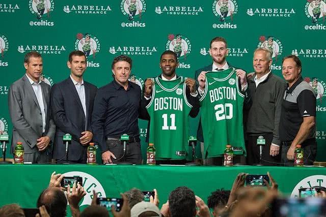 库尼亚赛后向老东家狼队球迷鼓掌致谢（库尼亚赛后鼓掌致谢前东家狼队球迷）