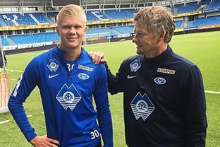 世体：德容与孔德已回国家队报到，其他巴萨球员周二陆续报到（世体：德容、孔德已回各自国家队报到，其余巴萨球员将于周二陆续报到）