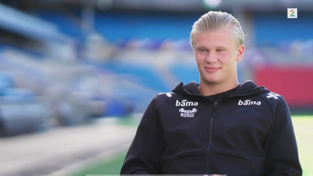 带队6战4胜重回积分榜榜首，穆斯卡特当选中超9／10月最佳教练（率队6战4胜重返榜首，穆斯卡特荣膺中超9-10月最佳教练）