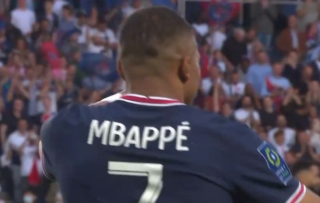 媒体人晒视频：赛后蒯纪闻安慰山东U20球员，很有大将风度（媒体人晒视频：蒯纪闻赛后安慰山东U20队员，尽显大将之风）