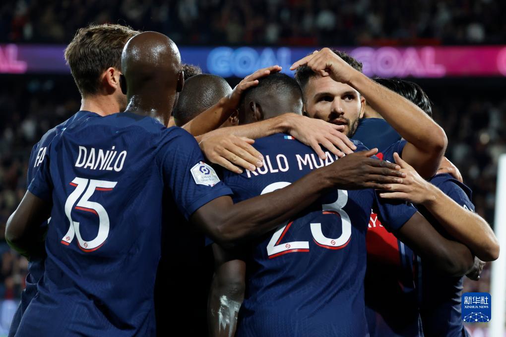 记者：老佛爷今天开启了机关枪模式，演讲的精彩程度前所未有（记者：老佛爷今日火力全开，演讲精彩空前）