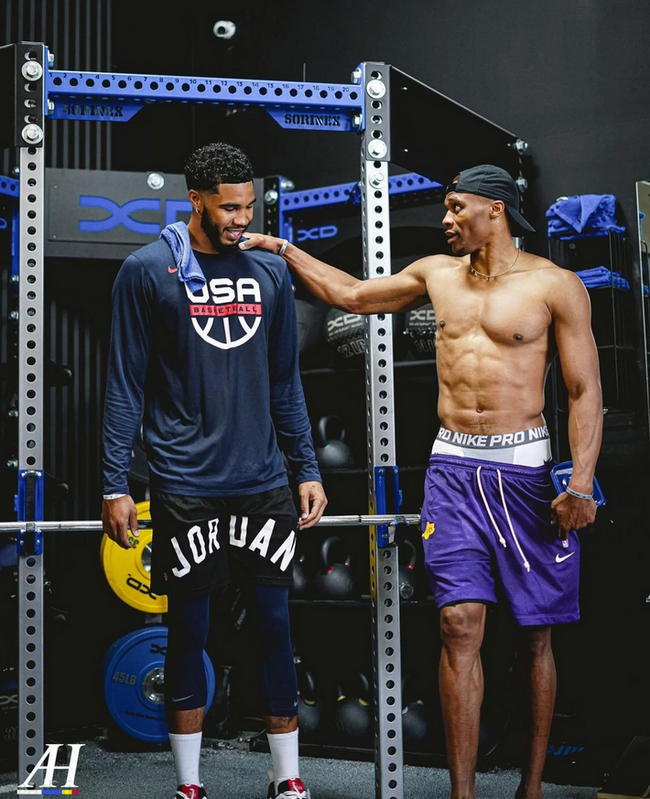 皇马官方：门迪右腿股二头肌肌肉受伤；据悉将缺阵至明年（皇马官宣：门迪右腿股二头肌受伤，预计缺阵至明年）