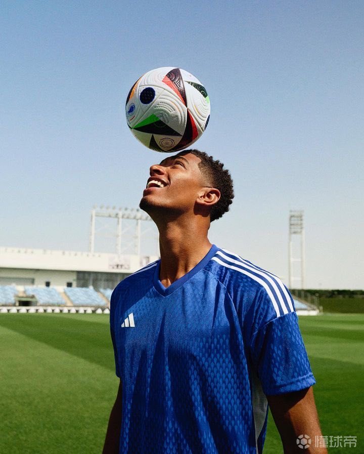 VAR 关键判罚 成为赛后焦点（VAR关键判罚引发赛后热议）